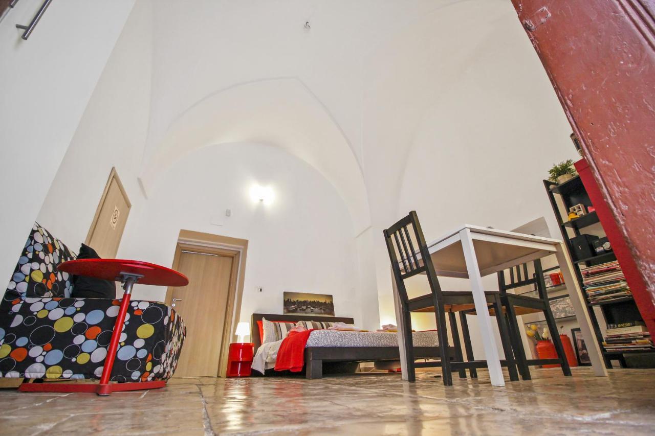 B&B Affittacamere Del Teatro บรินดิซิ ภายนอก รูปภาพ